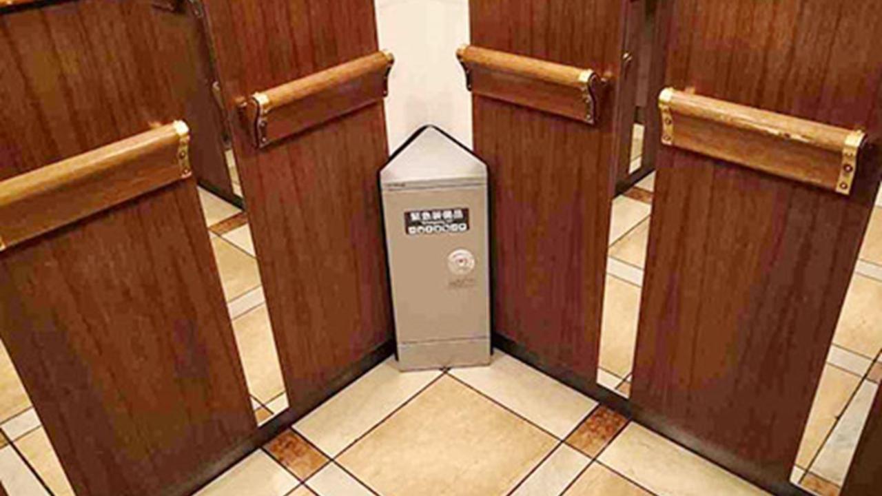 Hotel Emisia Sapporo Exterior photo A urinal with a urinoir