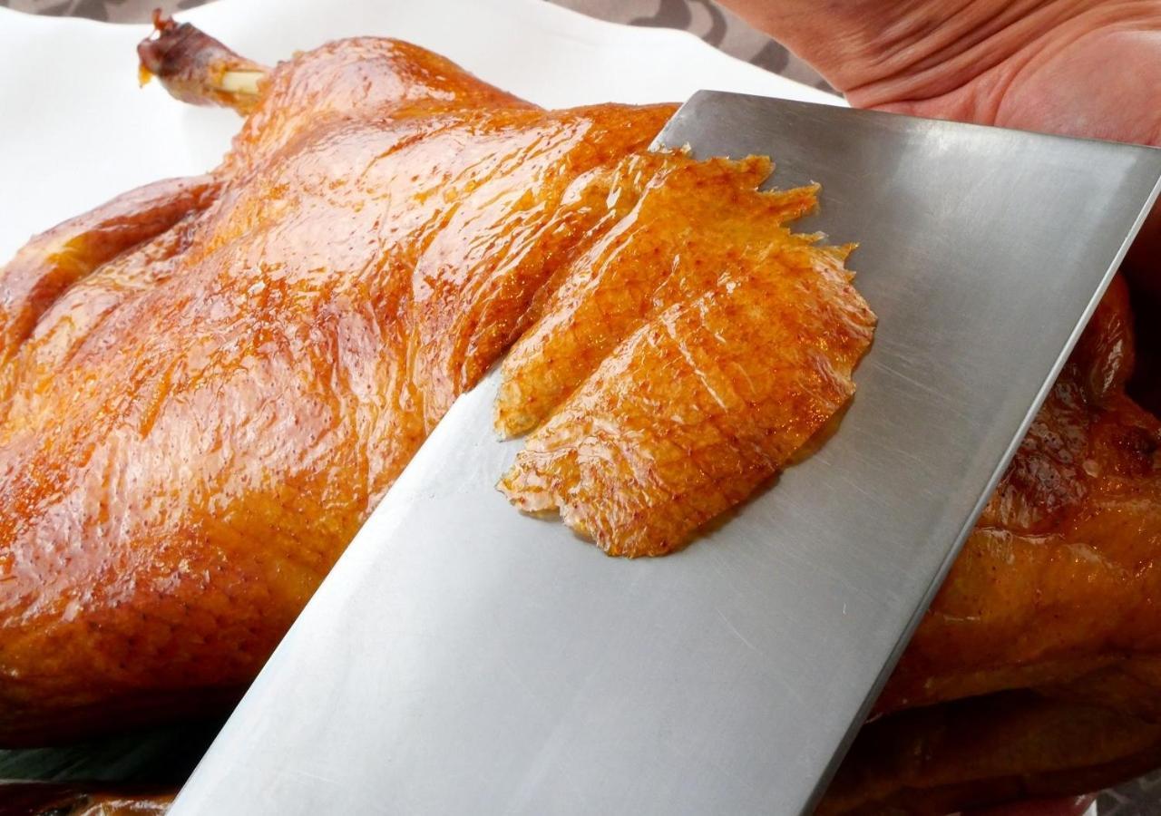 Hotel Emisia Sapporo Exterior photo Slicing a roast duck